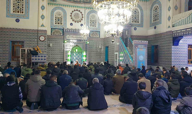 Başkale'de Regaip Kandilinin Coşkulu Kutlanması