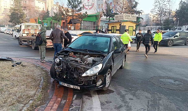 Batman'da Üç Araç Çarpıştı: 1 Yaralı
