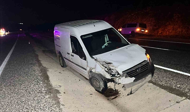 Besni'de Feci Kaza: Hafif Ticari Araç ve Otomobil Çarpıştı, 2 Yaralı
