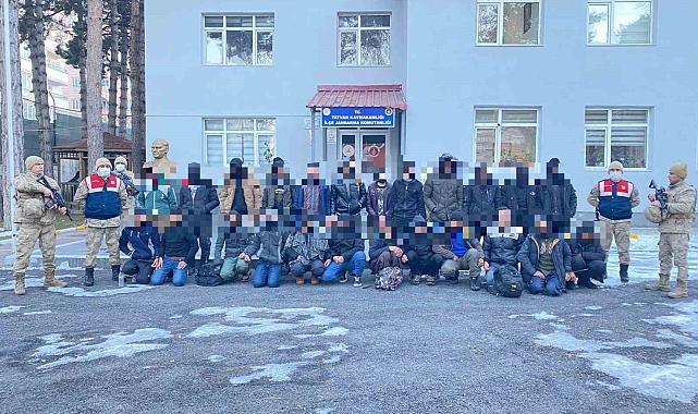 Bitlis'te Düzensiz Göçmen Operasyonu: 24 Afganistan Uyruklu Yakalandı