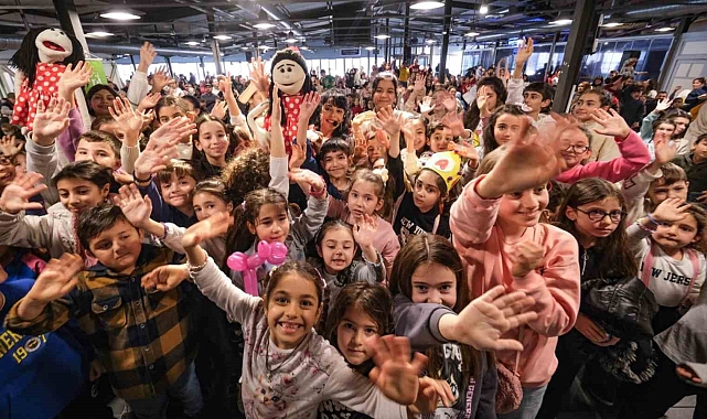 Çocuklar kukla Marmelat'a bayıldı