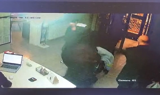 Çocuklarının yanında diş hekimini bıçaklayan anne tutuklandı