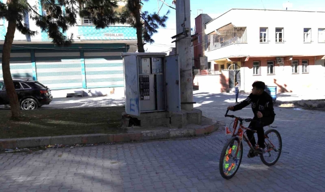 DEDAŞ'ın açık bırakılan trafoları ölüm tehlikesi saçıyor