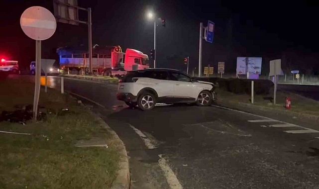 Denetimden kaçan sürücü ters yöne girerek kaza yaptı