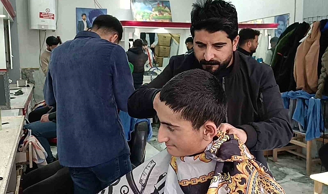 Diyadin'de Bir Melek: Yakup Kaya Çocukları Güldürüyor