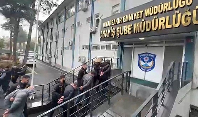 Diyarbakır'da Kapsamlı Operasyon: 165 Şüpheli Tutuklandı, Çok Sayıda Silaha El Konuldu
