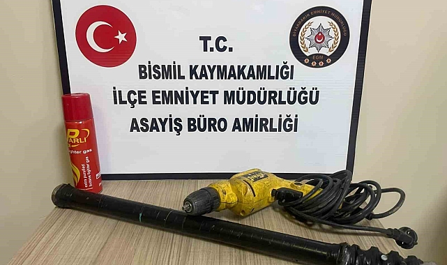 Diyarbakır'da Otomobilden Hırdavat Malzemesi Çalan 3 Şüpheli Tutuklandı