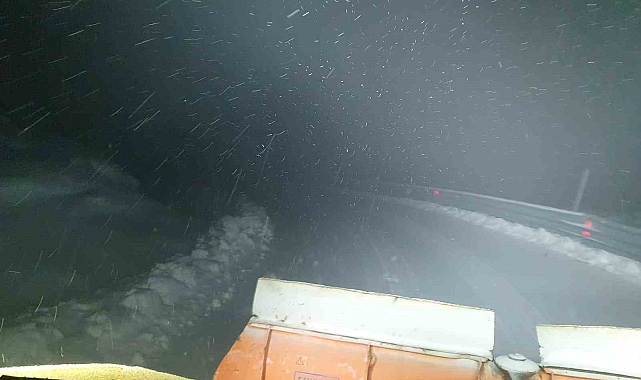 Elazığ'da Kar Yağışı: Hazarbaba'da Araçlar Mahsur Kaldı