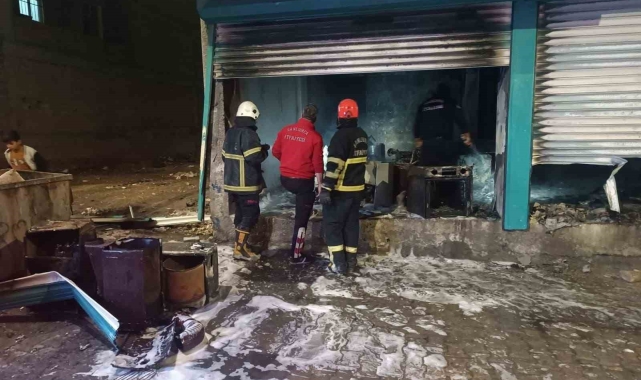 Elektrikten kaynaklanan yangın iş yerini küle çevirdi