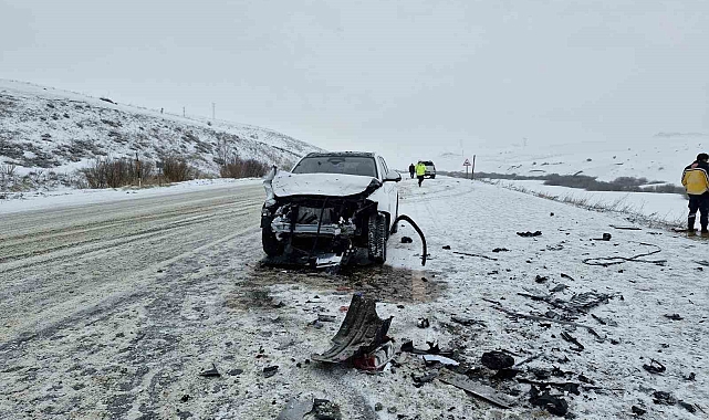 Erzurum-Artvin Karayolunda Meydana Gelen Trafik Kazası: İki Genç Hayatını Kaybetti