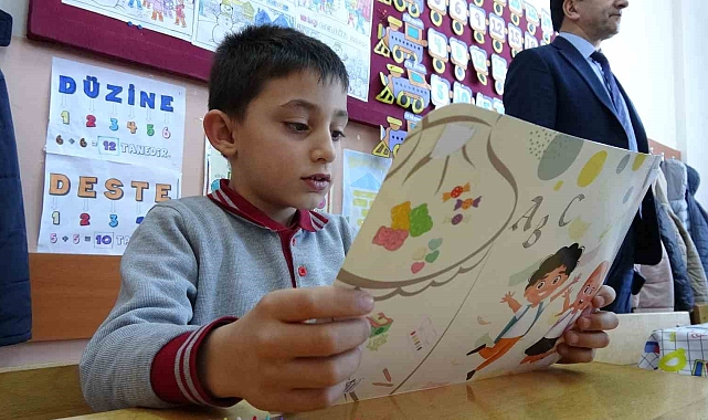 Erzurum'da Ara Tatil Başladı: Öğrenciler Karne Sevinci Yaşıyor