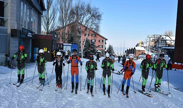 Erzurum'da Dağ Kayağı Heyecanı! Palandöken'de Kıyasıya Mücadele