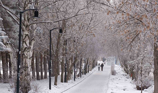 Erzurum'da İki Mevsim Bir Arada: Karayazı'nda Kış, Uzundere'de Bahar!