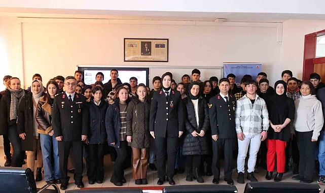 Erzurum'da Jandarma, Öğrencilere Kariyer Yolunda Işık Tuttu