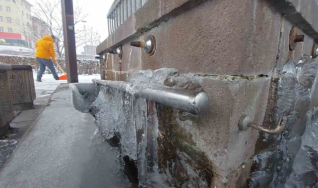 Erzurum'da Kar Yağışı Hayatları Zorlaştırdı, Ulaşımda Kısıtlamalar