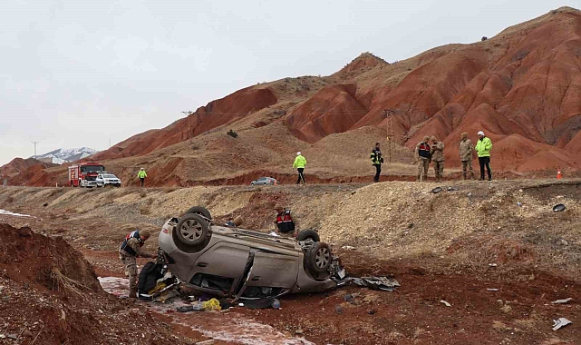 Erzurum'da Şarampole Yuvarlanan Otomobilde İki Yaralı