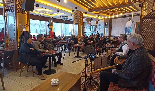 Erzurum'da Âşık Kerem Hikayesi Canlanıyor: EİT 2025'in Gölgesinde Unutulmuş Bir Kültür Yeniden Yaşıyor