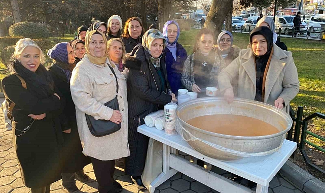Eskişehir'de dağıtılan sıcak çorbalara yoğun ilgi
