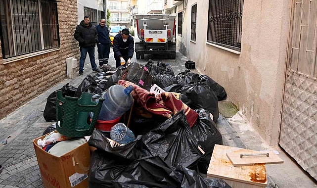 Evden 4 kamyon çöp çıktı