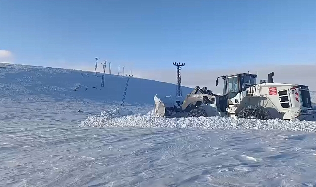 Hakkari'de Kar Tünelleri: Doğanın ve İnsanın Muhteşem Bir Birleşimi