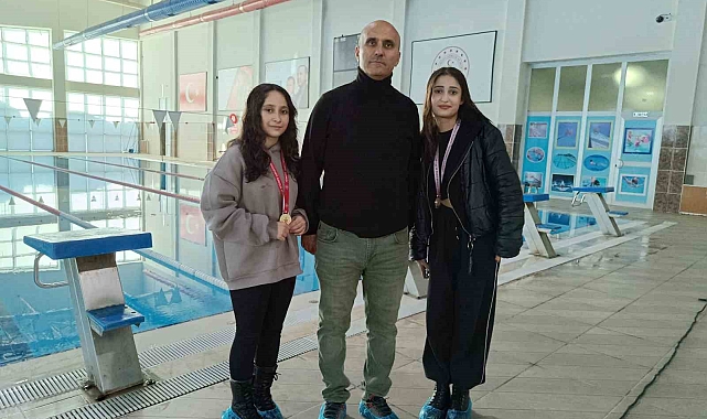 Hakkari'de Yüzme Şampiyonası'nda Genç Yetenekler Parladı