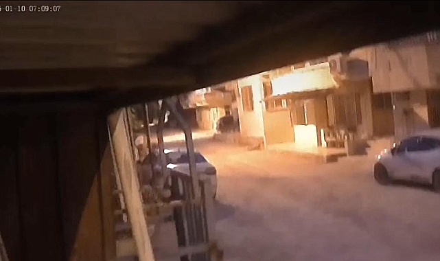 Hatay'da Deprem Paniği: 4.0 Büyüklüğündeki Sarsıntı Güvenlik Kamerasına Yansıdı