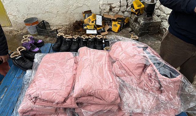 Hayır Sever İş Adamı, Iğdır'ın Çalpala Köyü'ndeki Çocuklara Bot ve Mont Yardımında Bulundu