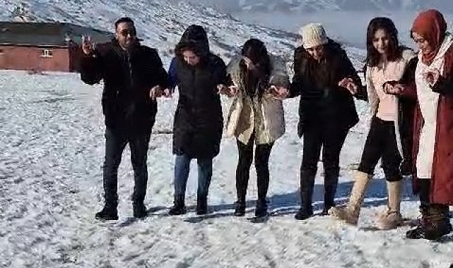 Hazarbaba'da Kışın Coşkusu: Kar Üzerinde Halay!