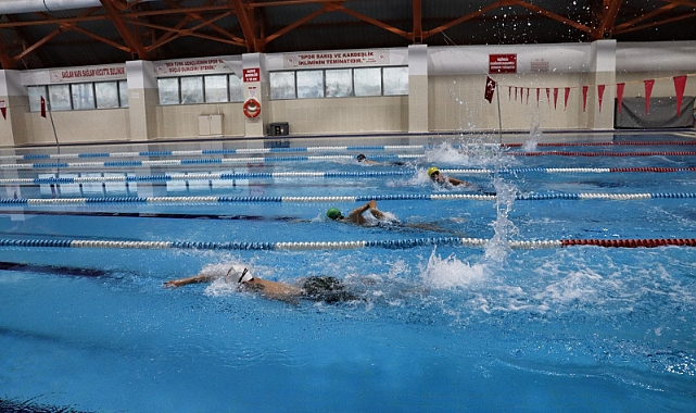 Iğdır Gençlik ve Spor İl Müdürlüğü "Yüzme Yıldızlar Müsabakası"nı Düzenledi
