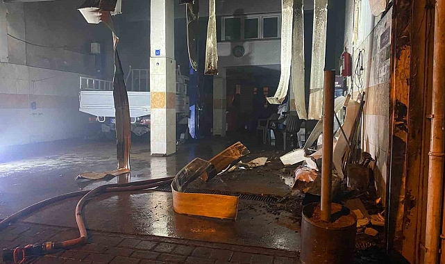 Isınmak için yakılan ateş söndürülmeyince yangın çıktı