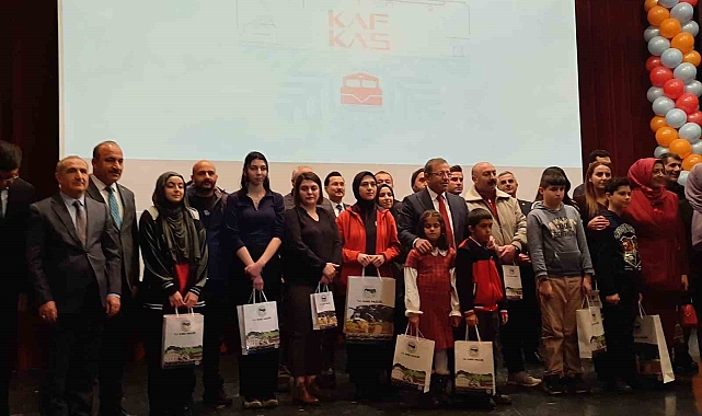 Kars'ta Okuyan Kars Projesi Kapsamında Öğrenci ve Velilere Ödüller Verildi