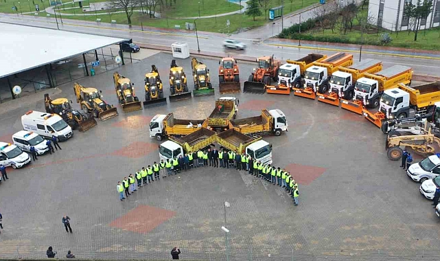 Kartepe'de Kar Sezonu Başladı: Belediye Ekipleri 7/24 Görevde