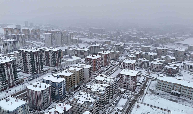 Kastamonu Beyaza Büründü: Kar Yağışı Şehir Merkezini Vurdu!