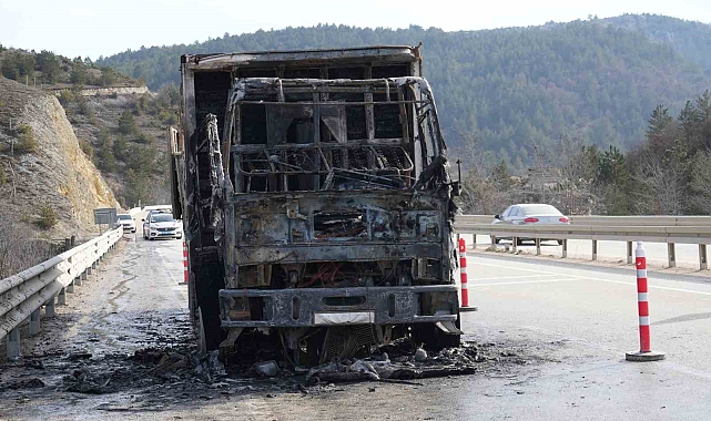 Kastamonu'da Seyir Halindeki Kamyon Alevlere Teslim Oldu