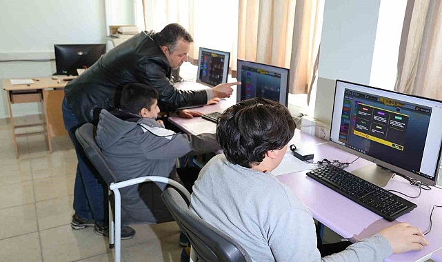 Kırşehir Mesleki ve Teknik Anadolu Lisesi Fabrika Gibi Çalışıyor