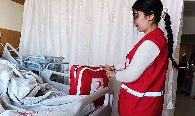 Kızılay'dan yeni yılın ilk bebeklerine "Sevgi Bohçası" hediye