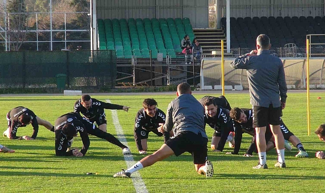 Kocaelispor Teknik Direktörü İsmet Taşdemir'den Kritik Açıklamalar: "Zorlu Periyoda Giriyoruz, Transfer Çalışmalarımız Devam Ediyor"