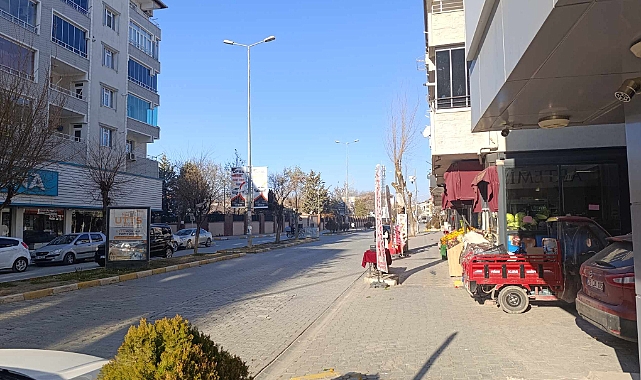 Komşular Karla Mücadele Ederken Iğdır'da Bahar Havası