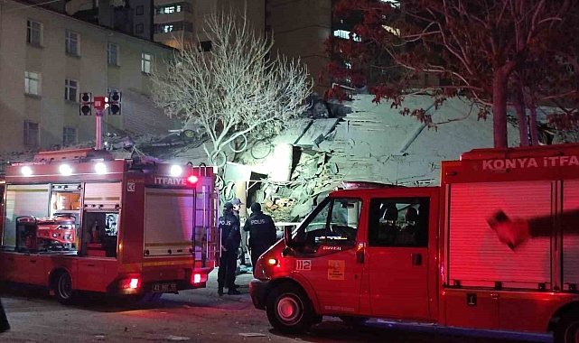 Konya'da Yıkım: Çok Katlı Bina Çöktü, Enkaz Altında Kalanlar Var