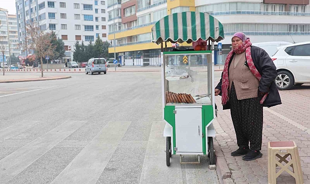 Konya'nın Simitçi Teyzesi: Menekşe Demirkaya'nın İlham Veren Hikayesi