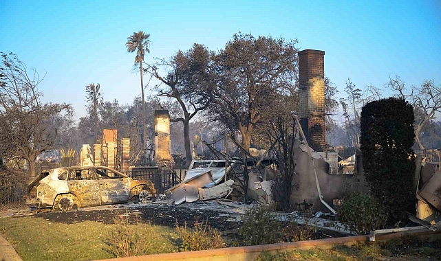 Los Angeles'taki Yangınların Bilançosu Ağırlaştı: Ölü Sayısı 11'e Yükseldi