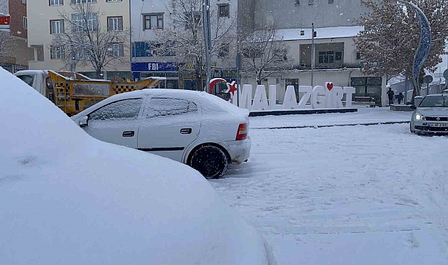 Malazgirt Beyaz Bir Örtüyle Kaplandı