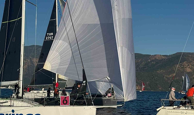 Marmaris'te 16. Kış Trofesi Rüzgarla Başladı, Yelkenciler Denizi İkiye Böldü!
