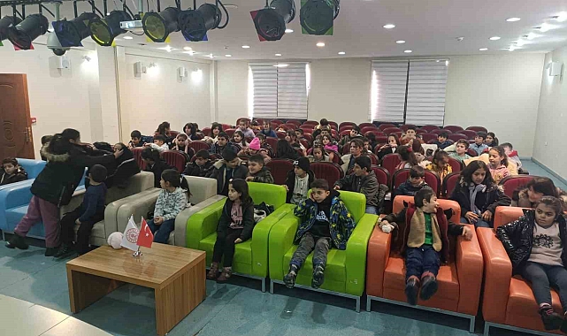 Muradiye'de Kütüphane Hayat Buluyor: Çocuklar Kitapların Sihirli Dünyasında
