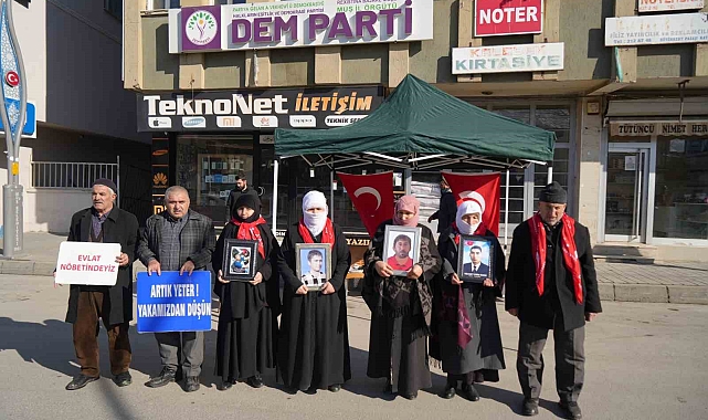 Muş'ta Evlat Hasreti Sürüyor: Anneler Nöbetini Devam Ettiriyor
