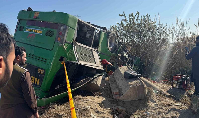 Pakistan'da Büyük Otobüs Kazası: 6 Ölü, 26 Yaralı