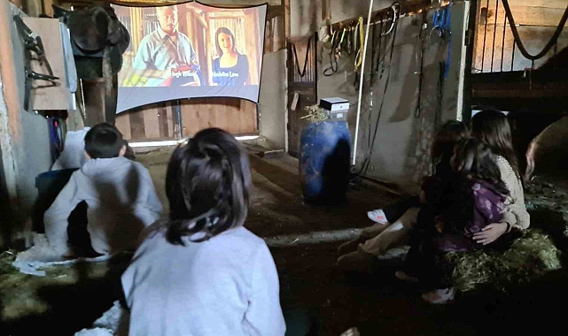Safranbolu'da Çocuklar Doğayla İç İçe Sinema Keyfi Yaşıyor