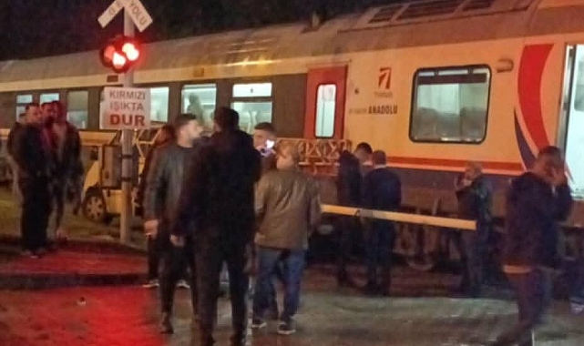 Söke'de Tren Kazası: Pikap ile Tren Çarpıştı, Seyahatler Aksadı