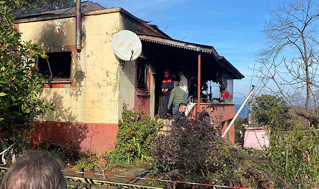 Trabzon'da bir evde çıkan yangında emekli öğretmen hayatını kaybetti