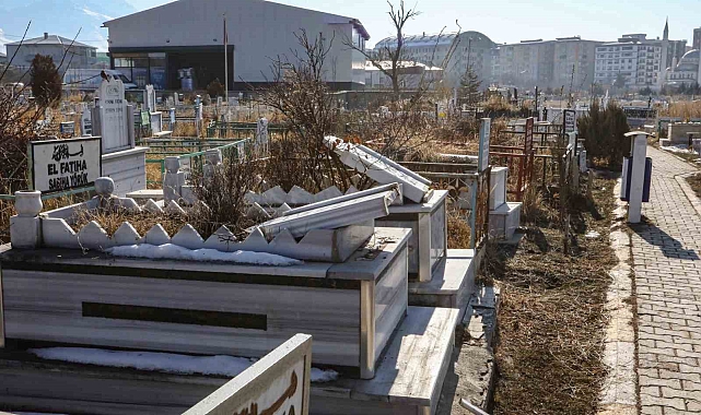 Van'da Mezarlık Skandalı: Yüzlerce Mezar Tahrip Edildi